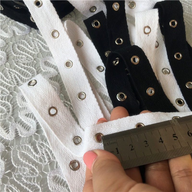 Czarno-biała taśma bawełniana  – Sewing Eyelet Fabric recenzja i cena
